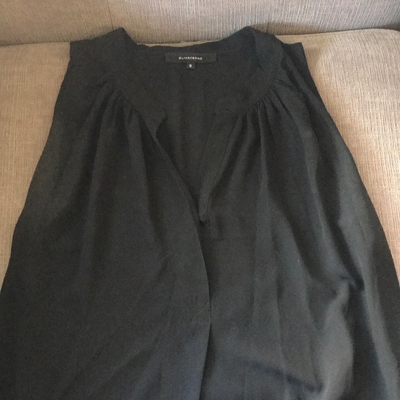 Sleeveless blouses. - Picture 2 of 2